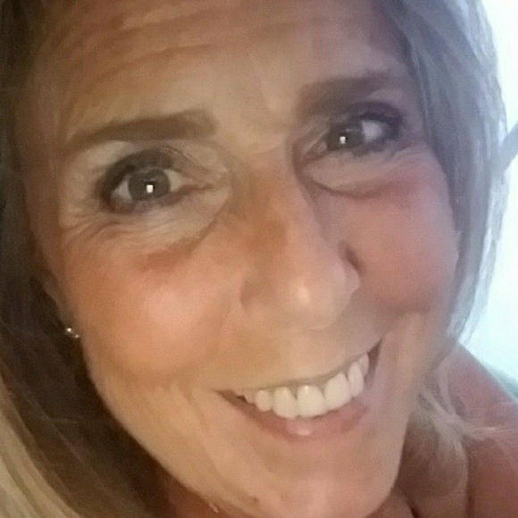 Meet your Posher, Roseann - Picture 1 of 1